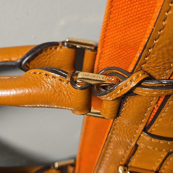 Michael Kors Bucket Bag Orange and Cognac Leather - Picture 11 of 16